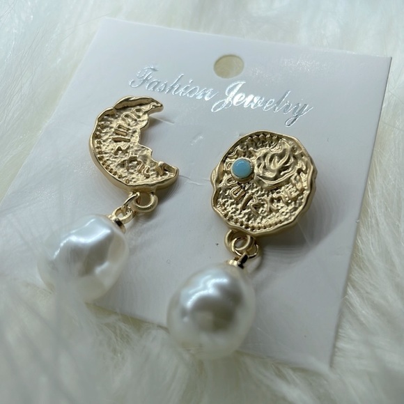 Gold Moon And Coin Mismatched Drop Pearl Earrings - Picture 6 of 10